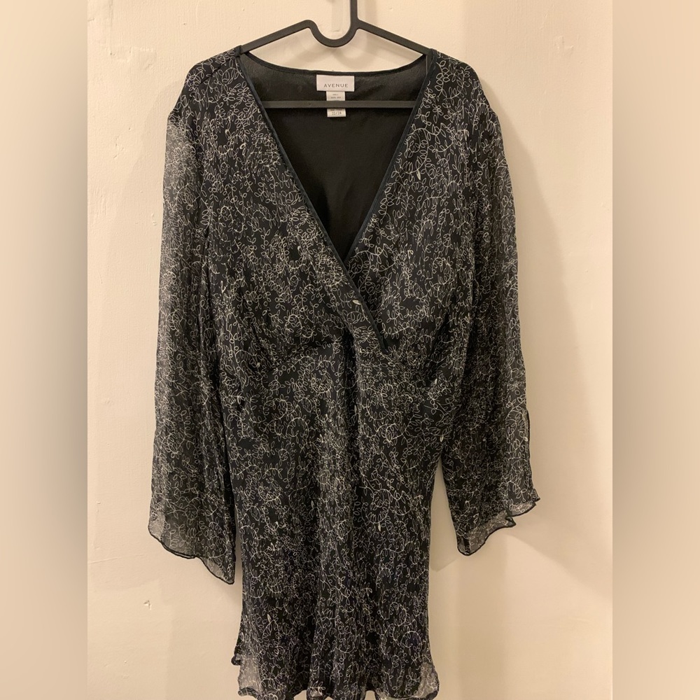 Avenue 100% silk women top size 22/24